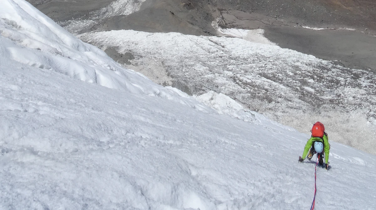 Climb Cerro El Plomo via the Glaciar Colgante route, near Santiago (5 days) 3