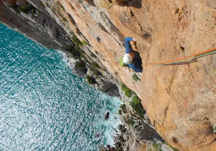 Curso de escalada en roca de fin de semana en Cerdeña para todos los niveles (2 días)