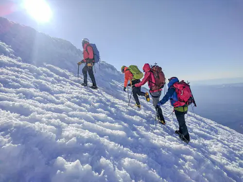 Ascenso invernal al Mt. Shasta por la cresta de Casaval (3 días)