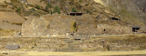 Guided walking tour, Chavín de Huántar archaeological site in Peru