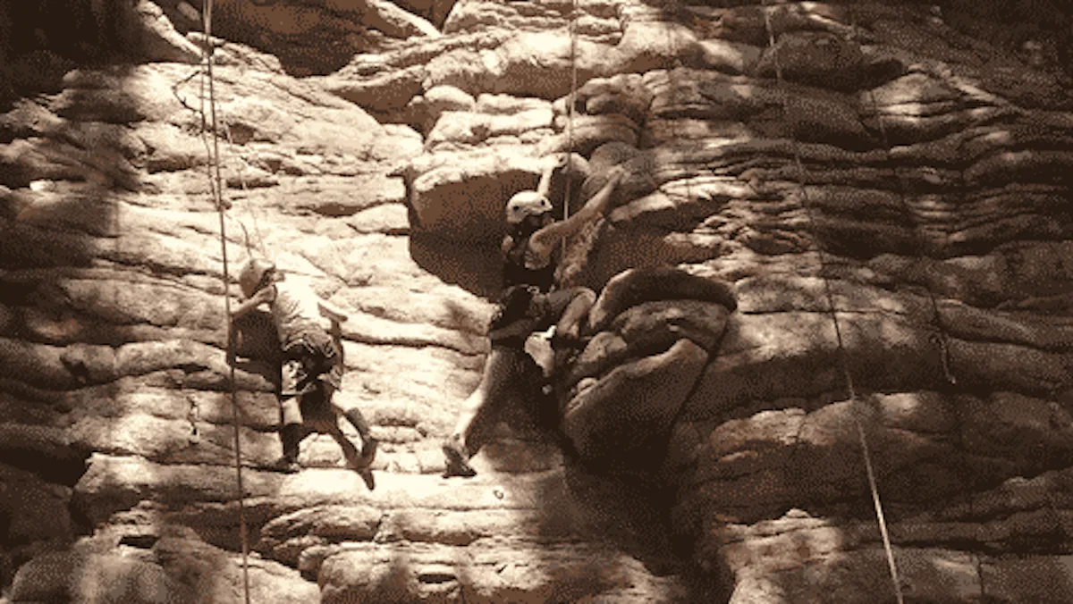 Día de escalada en roca en La Pedriza, cerca de Madrid | undefined