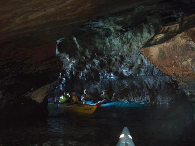 Kayaks in Caves Rapid Bay_med