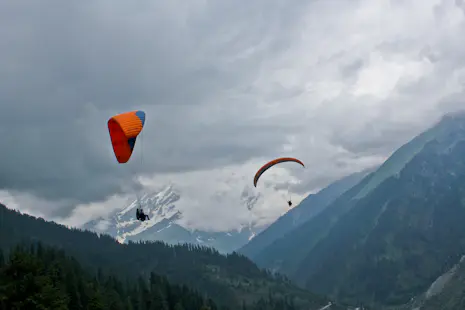 Paragliding in Glenwood Canyon for all ages, near Vail