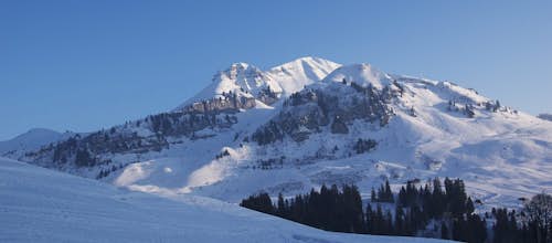 Half-day Ski touring courses in the Aravis mountains, close to Lyon