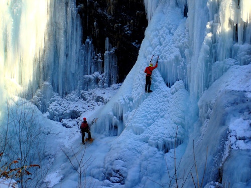 Icefall Climbing for all Levels in Val de Bagnes, Verbier