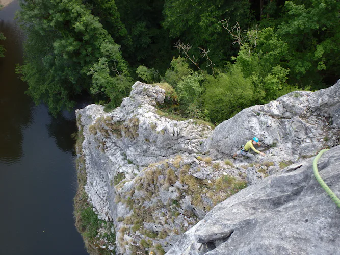 Gaining autonomy on the rock, Module 1: Single-pitch routes (2 days)