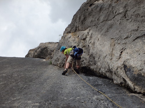 Discover multi-pitch rock climbing (Half-day)
