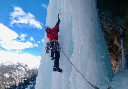 Ice Climbing on Waterfalls, 2-day Basic skills course in the Aosta Valley