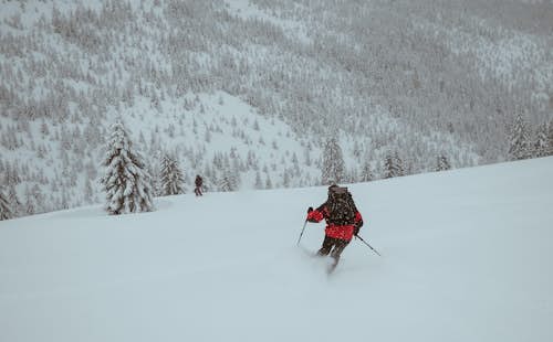 Ski touring and avalanche safety course in the Giant Mountains (2 days)