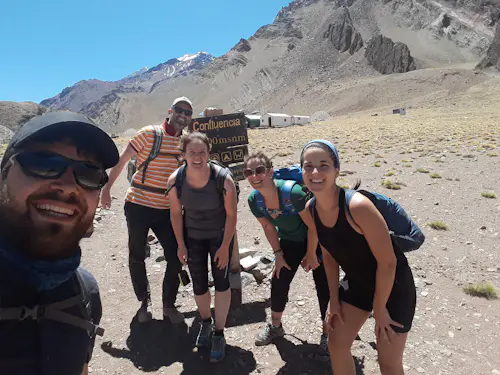 Trekking a Confluencia, el Campo Base de Aconcagua, excursión de un día desde Mendoza