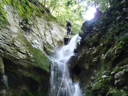 Cañón de Gravet, Rappel y barranquismo en un día en Rupit (Osona)