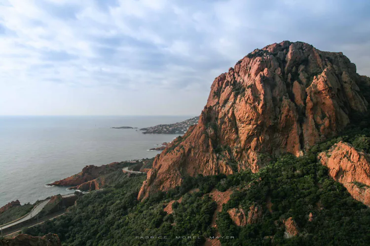 Cap Roux (Esterel), Day hike to the red rocks on the French Riviera. 1 ...