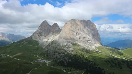 Escalade à Sassolungo dans les Dolomites, avec un guide