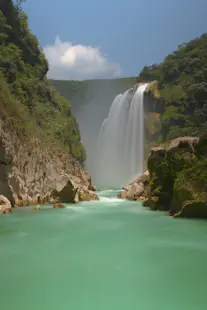 Hiking and rappeling by the Tamul Waterfall in Huasteca Potosina