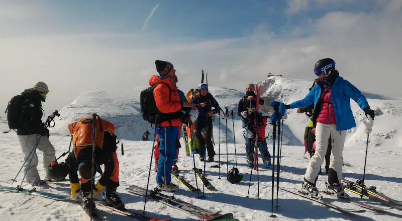val-mesdi-freeride-skiing-day-dolomite-mountains