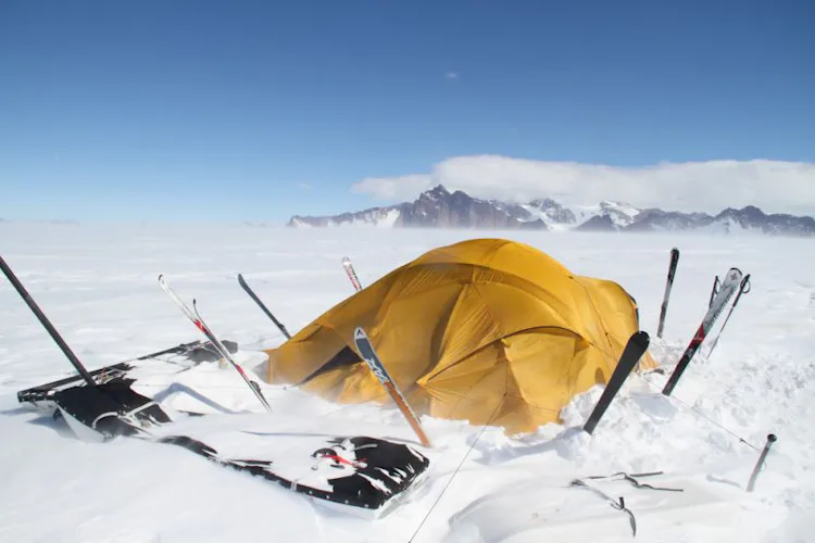 kite-skiing-expedition-across-greenland-south-north