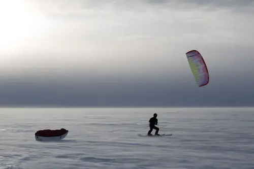 Expédition de ski cerf-volant du sud au nord du Groenland