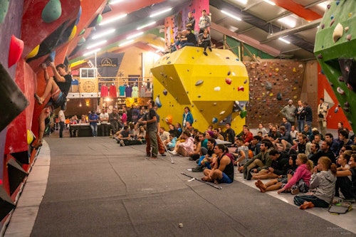 Private indoor climbing courses for Kids at BeBloc, Belgium