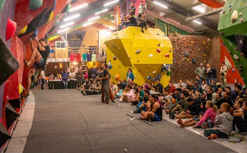 Private indoor climbing courses for Kids at BeBloc, Belgium