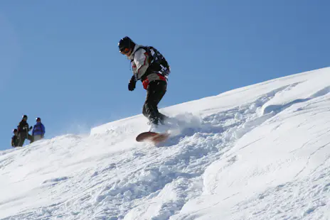 Ride in Hakuba for a day with FWQ snowboarder Yumiko Ohta