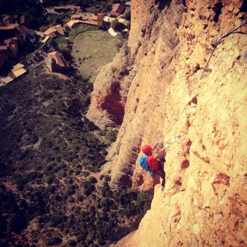 2-day-rock-climbing-mallos-de-riglos-spain-pre-pyrenees