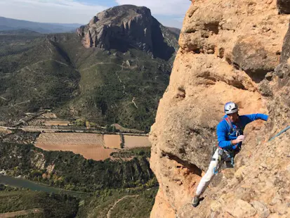 2-day Rock climbing in Mallos de Riglos in Spain