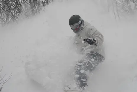 Ride in Hakuba for a day with FWQ snowboarder Sayaka Kato