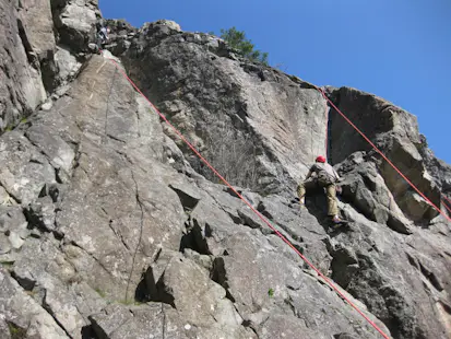 1+ day Guided Rock climbing in Rouen (Vallée de l’Andelle)