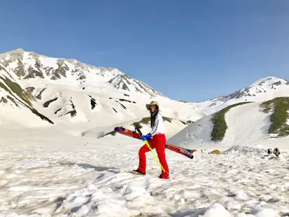 1+ day Skiing in Sapporo with FWQ skier Reimi Kusunoki
