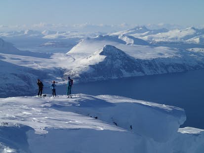 Ski de randonnée dans l'Arctique, 1 semaine Ski depuis un lodge à Uløya, Lyngen Fjord