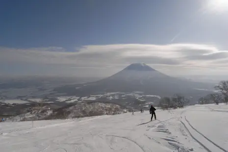 Skiing with FWQ Skier Yuhei Yamada in the Sapporo Area (Half-Day)