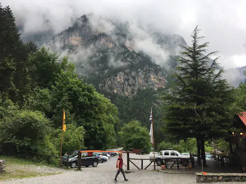 Trekking de un día de refugio a refugio desde Gortsia, Monte Olimpo