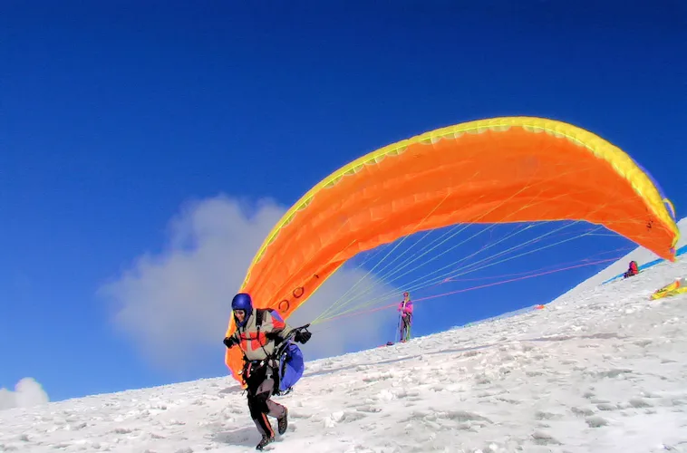 Grand Combin paragliding