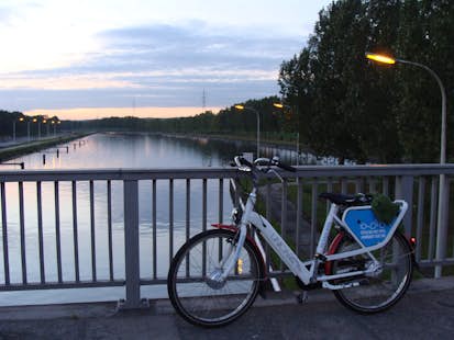 Amsterdam to Bruges, 8-day International biking tour