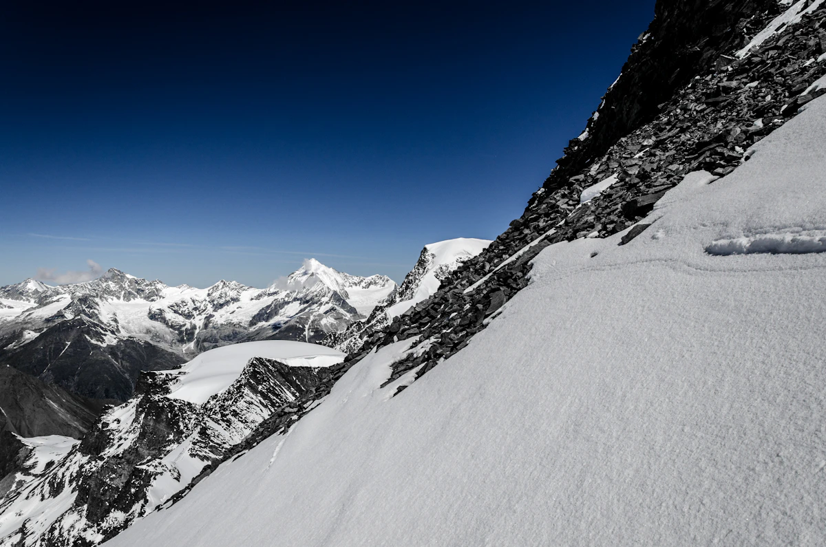 ski-mountaineering-saas-fee-swiss-alps