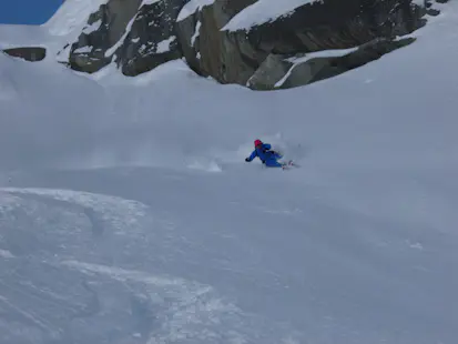 Guided freeride skiing day in Porta Nera, Cervinia