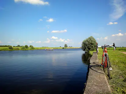 Half-day Spakenburg cycling tour along the Eem River