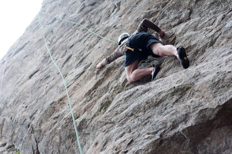 Multi-pitch rock climbing course around Canmore, 2 days