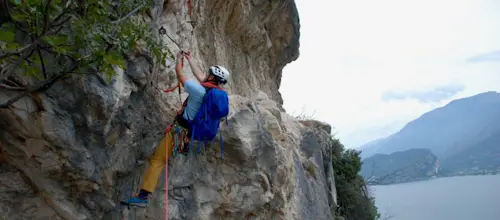 1+ día de escalada en roca para principiantes en Arco, cerca del Lago de Garda