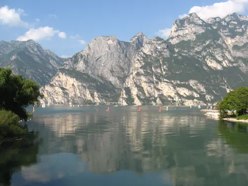 Excursión de 1 día por las montañas alrededor del lago de Garda, Italia