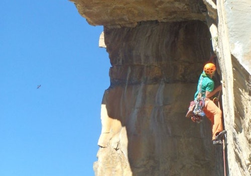 1-day Guided crack climbing around Calcena