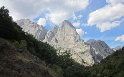 Rock climbing in Picos de Europa: Cueto Agero