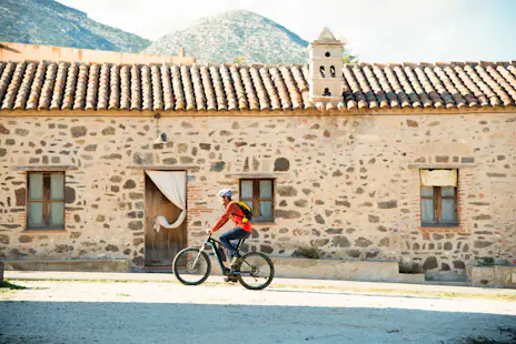 1-day Galtelli and Orosei e-mountain bike tour in Sardinia