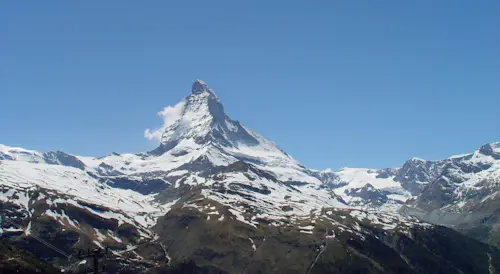 Trekking hacia el refugio del Matterhorn en Zermatt, Suiza