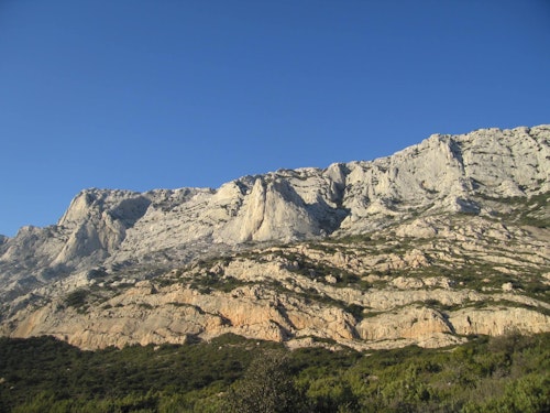 Climbing Day Trip in Sainte-Victoire Near Aix-en-Provence