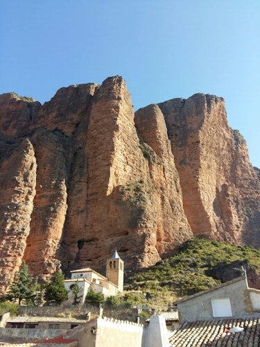 Single or multi day rock climbing in Mallos de Riglos