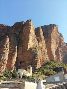 Single or multi day rock climbing in Mallos de Riglos