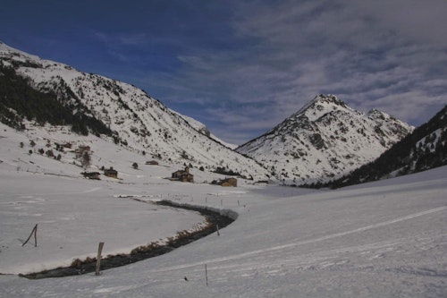 Snowshoeing trek in Incles Valley, Andorra