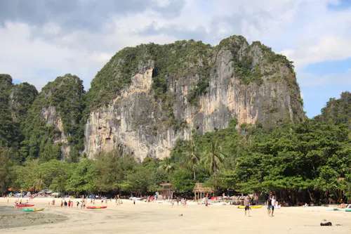 Expediciones familiares privadas de escalada en Railay Beach, Tailandia