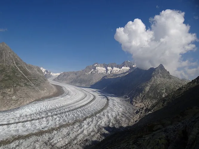 Hiking tour around the Aletsch Glacier